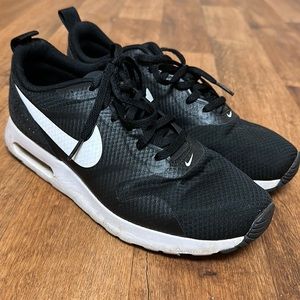 Women’s Nike Air Max Tavas